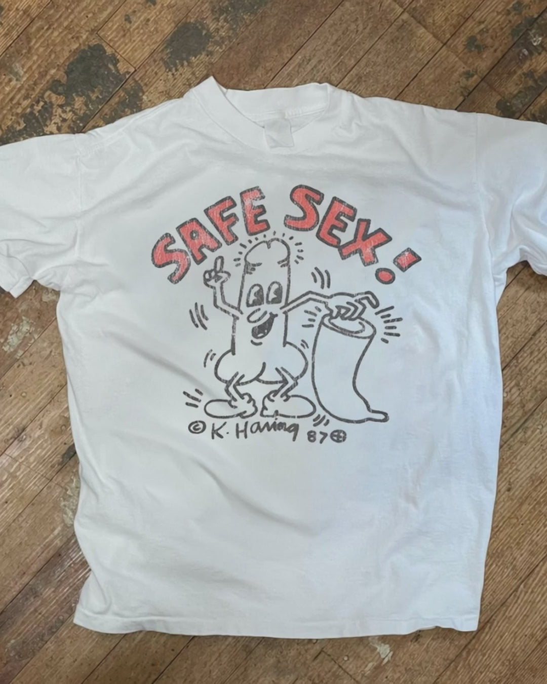 Safe Sex Keith Haring - '87 Vintage White T-Shirt product video [GB-DPA:de0e4877b4b7]
