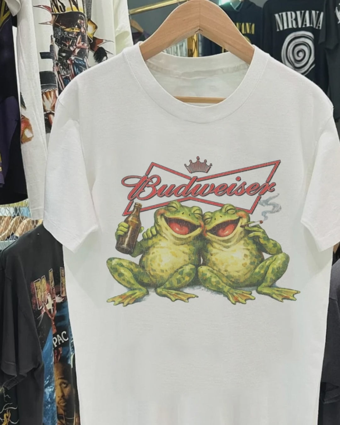 Two Frogs Heavyweight White Tshirt product video [GB-DPA:db37fc22625c]
