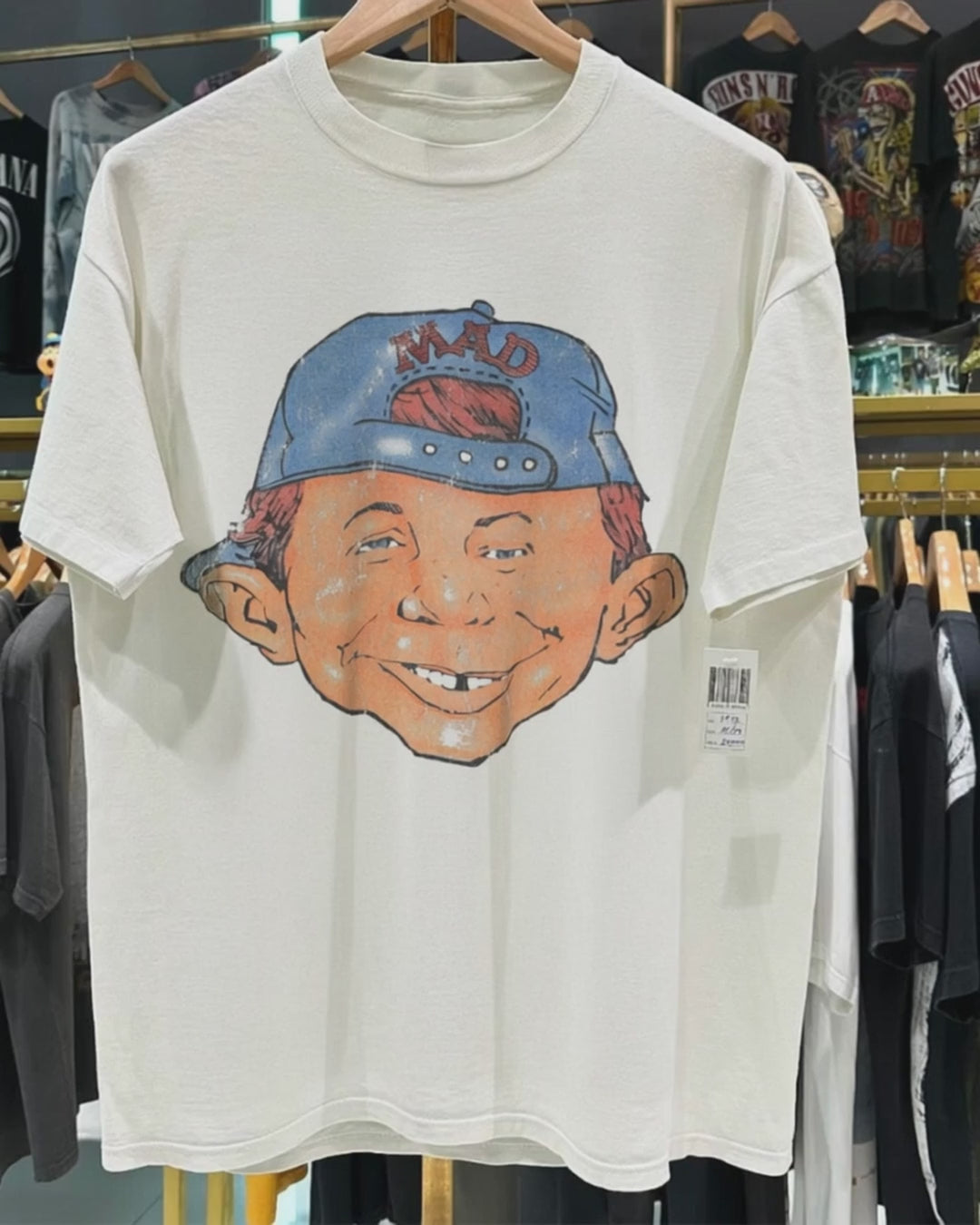 90's Rare Alfred E. Neuman Vintage Washed White T-Shirt product video [GB-DPA:e9e73b5c1bf1]